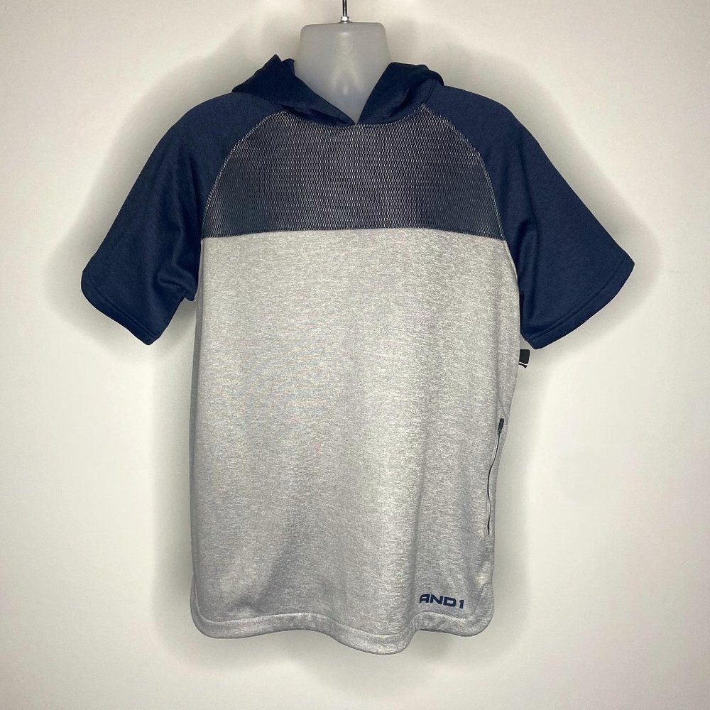 AND1 MEN'S SHORT SLEEVE HOODED TOP -